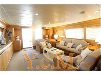 Navar cantieri Flybridge 82