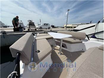 Axopar 29 XC Cross Cabin