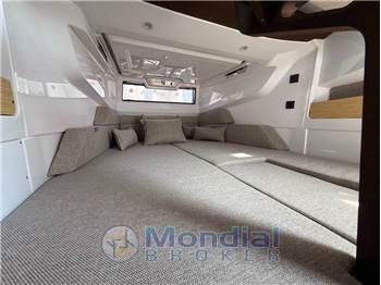Axopar 29 XC Cross Cabin