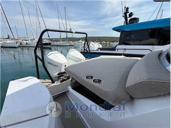 Axopar 29 XC Cross Cabin