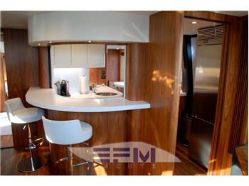 SUNSEEKER 86 YACHT