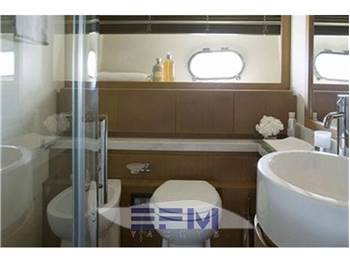 FERRETTI 780