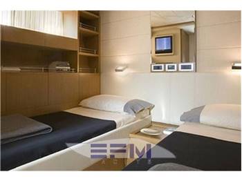 FERRETTI 780