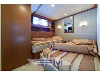 FERRETTI 780