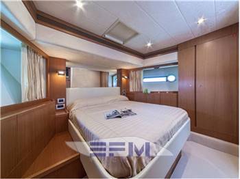 FERRETTI 780