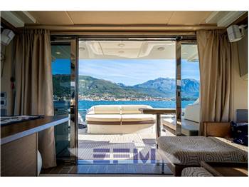 AZIMUT 68 S