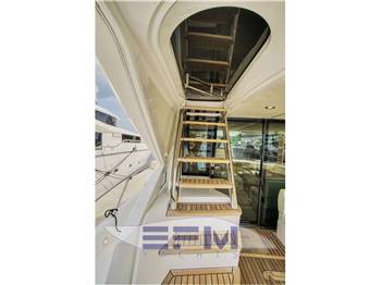 SUNSEEKER 68 SPORT YACHT
