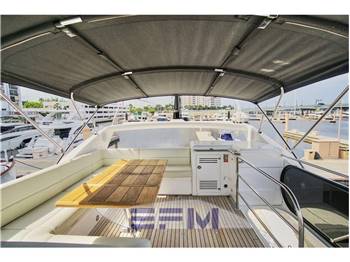SUNSEEKER 68 SPORT YACHT