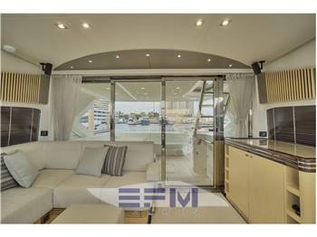 SUNSEEKER 68 SPORT YACHT
