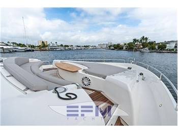 SUNSEEKER 88 YACHT