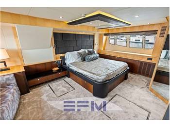 SUNSEEKER 88 YACHT