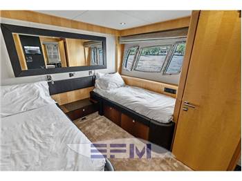 SUNSEEKER 88 YACHT