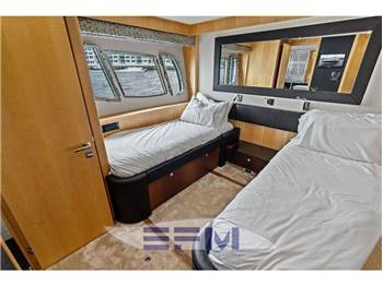 SUNSEEKER 88 YACHT