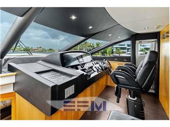 SUNSEEKER 88 YACHT
