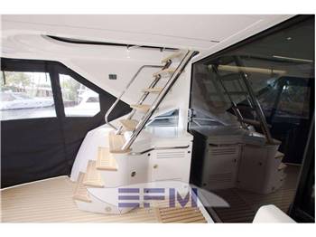 SUNSEEKER 68 SPORT YACHT