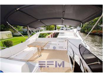 SUNSEEKER 68 SPORT YACHT