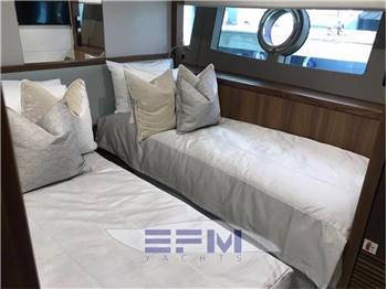SUNSEEKER 95 YACHT