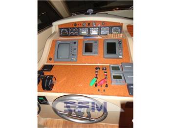 FERRETTI 530