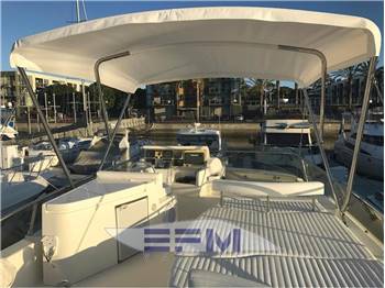 FERRETTI 530