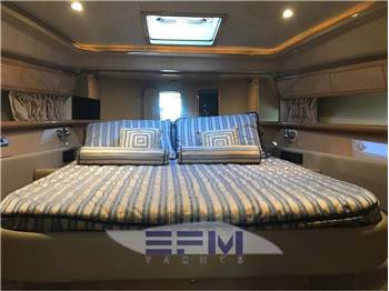 FERRETTI 530
