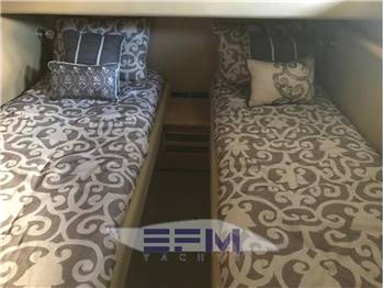 FERRETTI 530