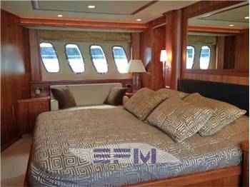 SUNSEEKER 82 YACHT