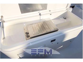 FERRETTI 690