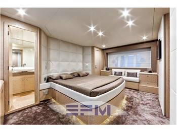 FERRETTI 690