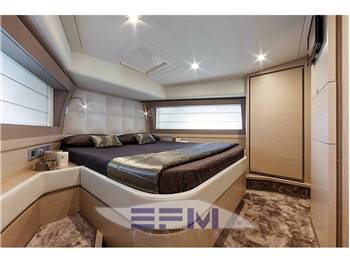 FERRETTI 690