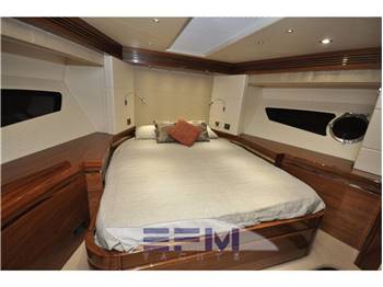 SUNSEEKER PREDATOR 68