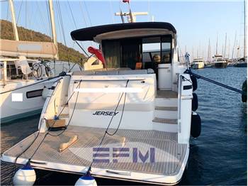 PRINCESS V 52