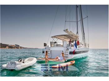 BENETEAU OCEANIS YACHT 62