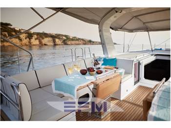 BENETEAU OCEANIS YACHT 62