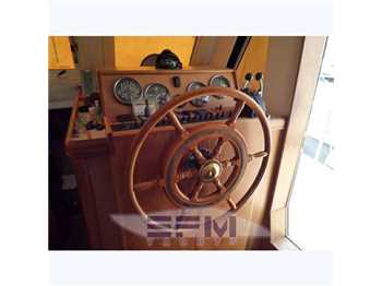 Mainship 34 trawler