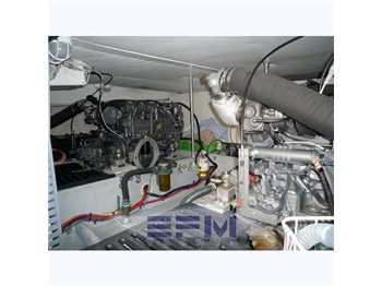 Mainship 34 trawler