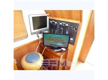 Mainship 34 trawler
