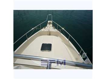 Mainship 34 trawler