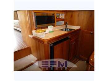 Mainship 34 trawler