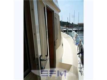 Mainship 34 trawler