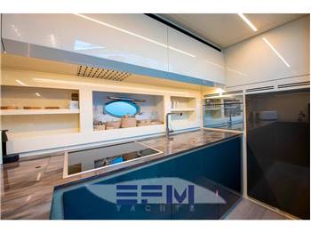 PERSHING 70