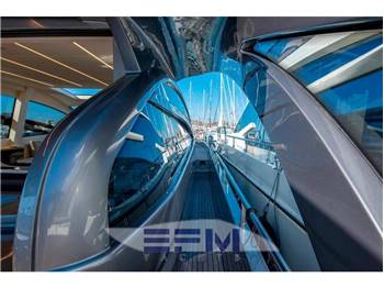 PERSHING 70