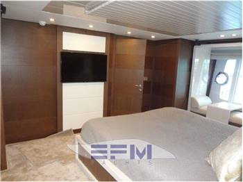 FERRETTI 870