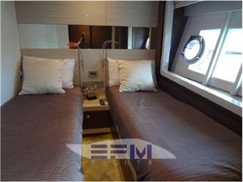 FERRETTI 870