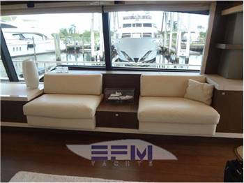 FERRETTI 870