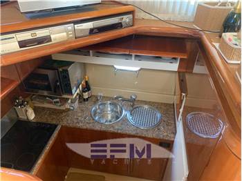 FERRETTI 57