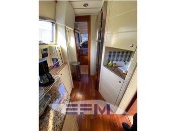 FERRETTI 68