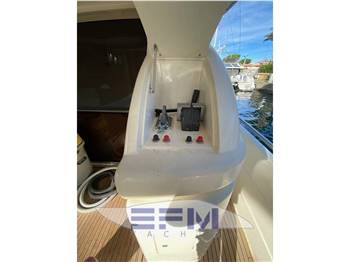 FERRETTI 68