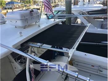 BOSTON WHALER 370 OUTRAGE