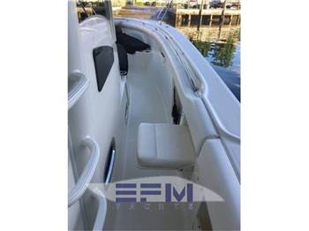 BOSTON WHALER 370 OUTRAGE