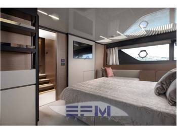 FERRETTI 780